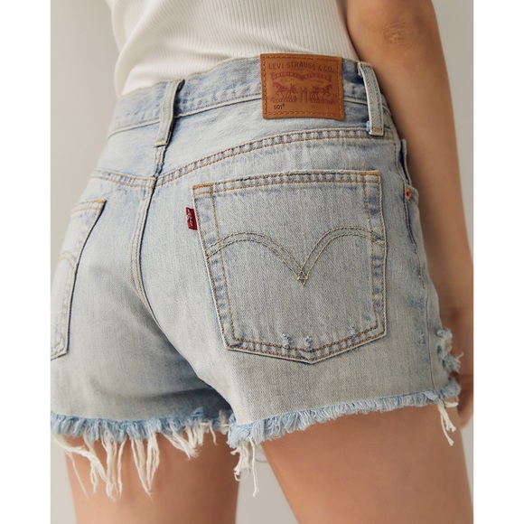 levi frayed shorts